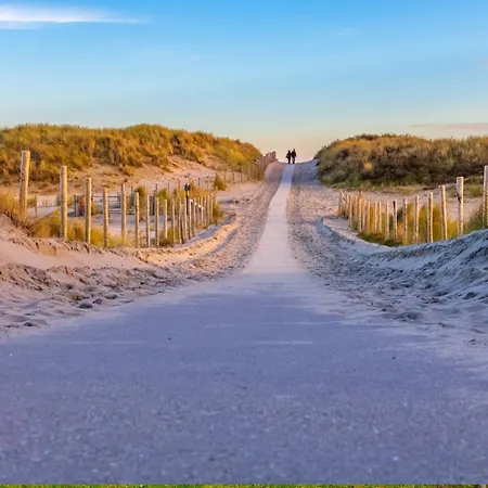 Familiehuis Zee & - Aan Zee 別荘 *